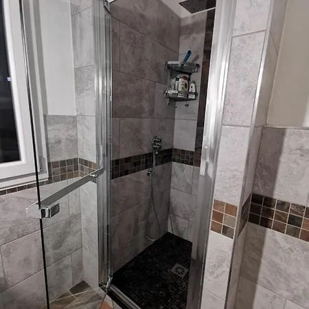 La Ex Di Nicholas Apartment